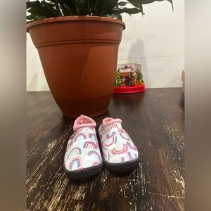 TOMMY BAHAMA TODDLER WATER SHOES SIZE 11/12